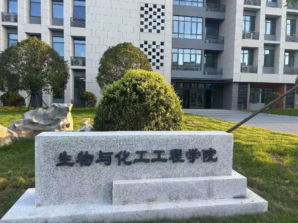 湛江市扬州职业大学体育场高杆灯项目